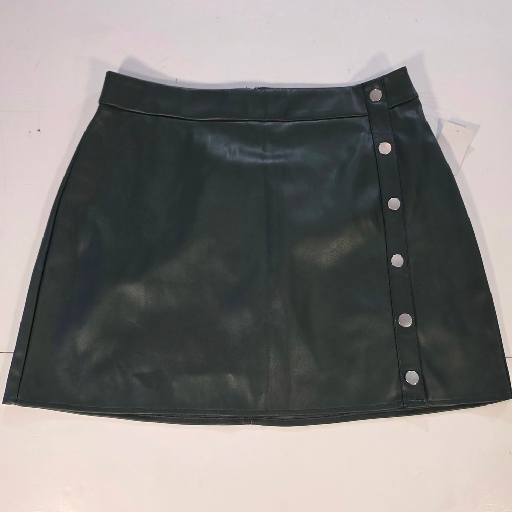 Bar III Amazon Jungle Green Faux Leather Snap Detail Mini Skirt Size 12 NEW